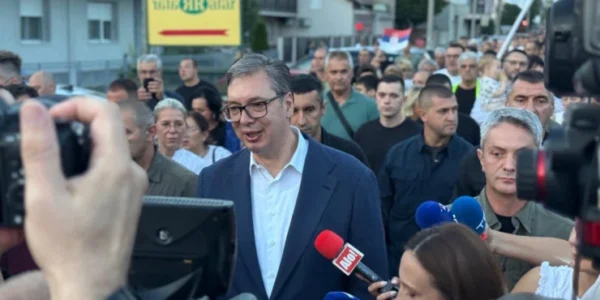 Izvor:Foto Informer- Vučić u Borči