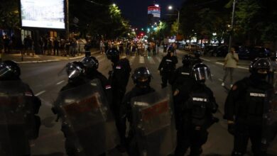 Izvor: Foto Informer-poliijsko obzbeđenje nelegalnih skupova