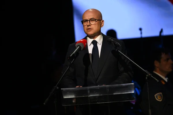 Vučević pozvao građane na skup u Beogradu: Srbija se okuplja oko trobojke