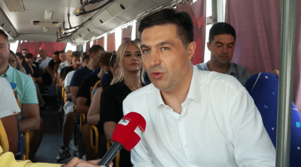 Pavlović iz autobusa za Beograd: Mladi pokazuju da Srbija ima budućnost