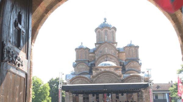 Vidovdan u Gračanici: Liturgija, zavet i ordeni majkama