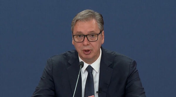 Vučić predstavio paket pomoći: Penzionerima do 35.000 dinara, novac i za porodice sa decom, socijalno ugrožene i borce